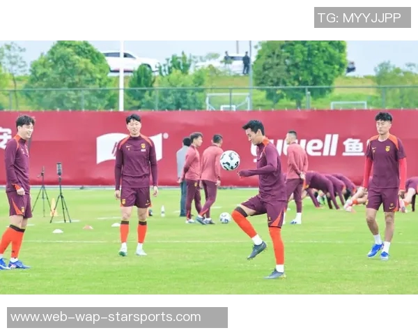 国足集训期间教练组每日短会与视频课程提升球队战术水平