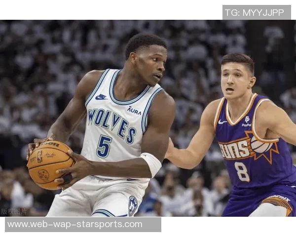 芬奇与华子的对话揭示夹击战术背后的投篮心理与团队协作 芬奇与华子的对话揭示夹击战术背后的投篮心理与团队协作